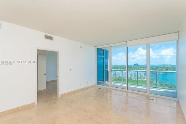 Building Photo - 601 NE 36th St