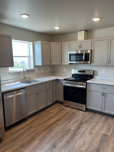 Building Photo - 608 S Jackson St