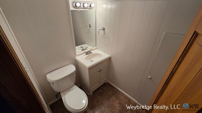 Building Photo - Updated 3 Bedroom 2 Full Bath House in the...