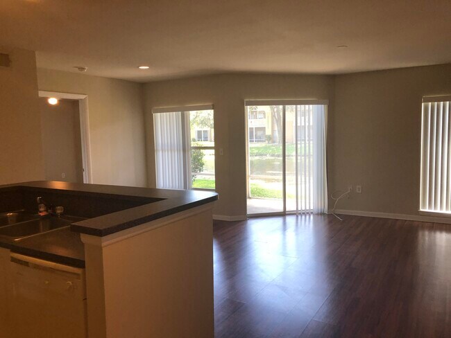 Building Photo - 4855 Via Palm Lakes