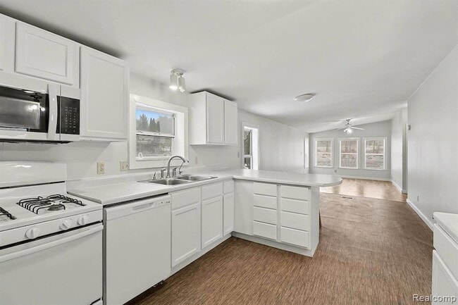 Building Photo - 1295 W Cook Rd