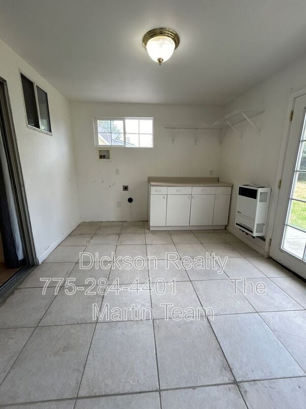 Building Photo - 306 E Quail St