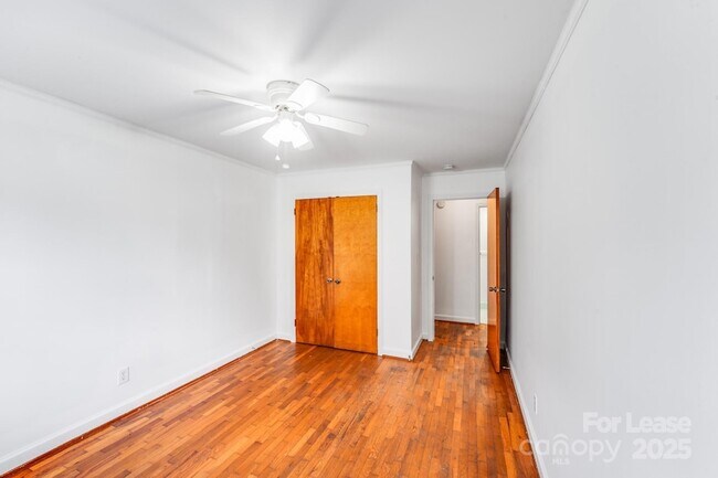 Building Photo - 405 W Harvie Ave