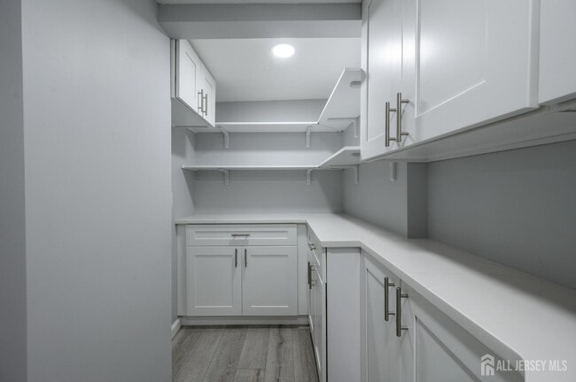 Building Photo - 410 David St