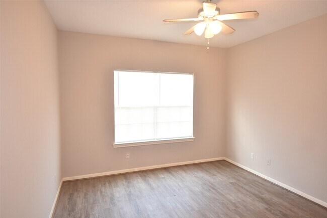 Building Photo - 12565 Melville Dr