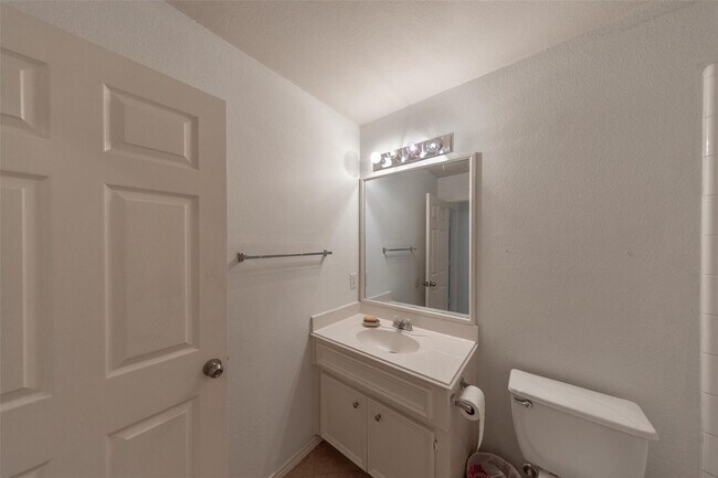 Building Photo - 11712 Logan Ridge Dr