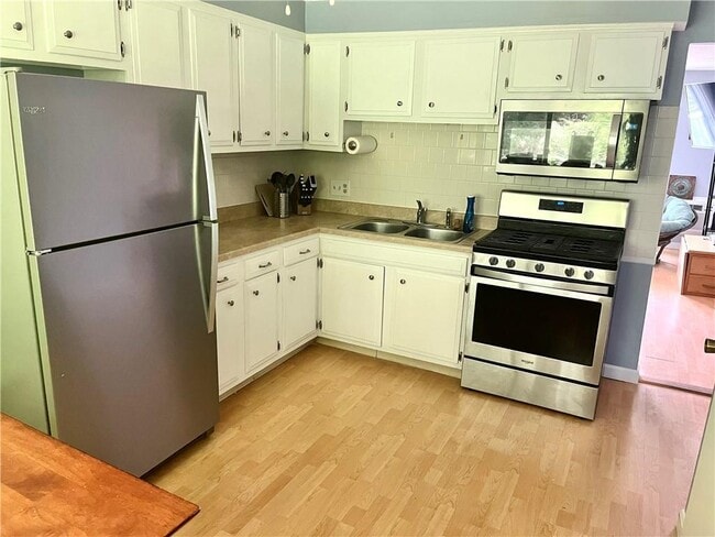 Building Photo - 494 Putnam Pike