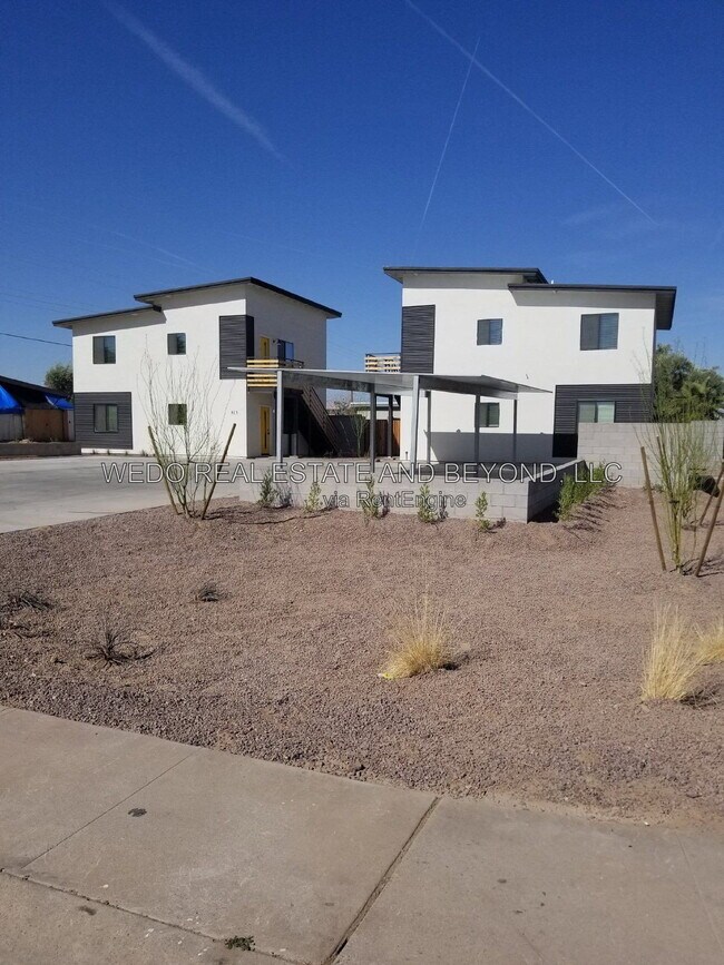Building Photo - 813 E Siesta Dr