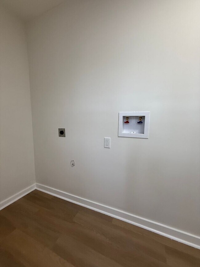 Building Photo - Available June 1st — Newly Remodeled 4BR / 2BA Home in Dalraida