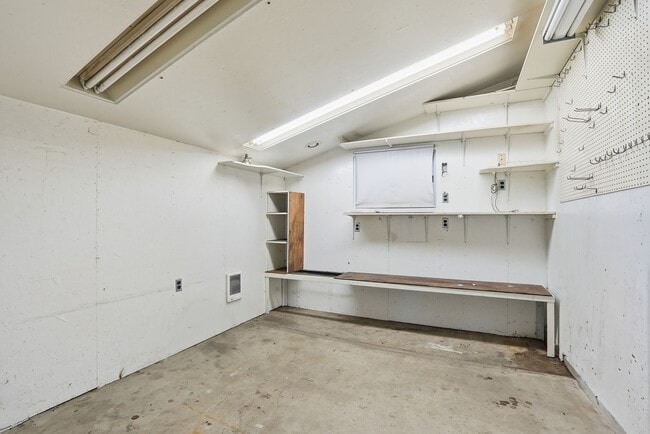 Building Photo - 688 W Kolby Ct