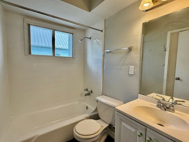 Building Photo - 1000 Heights Blvd