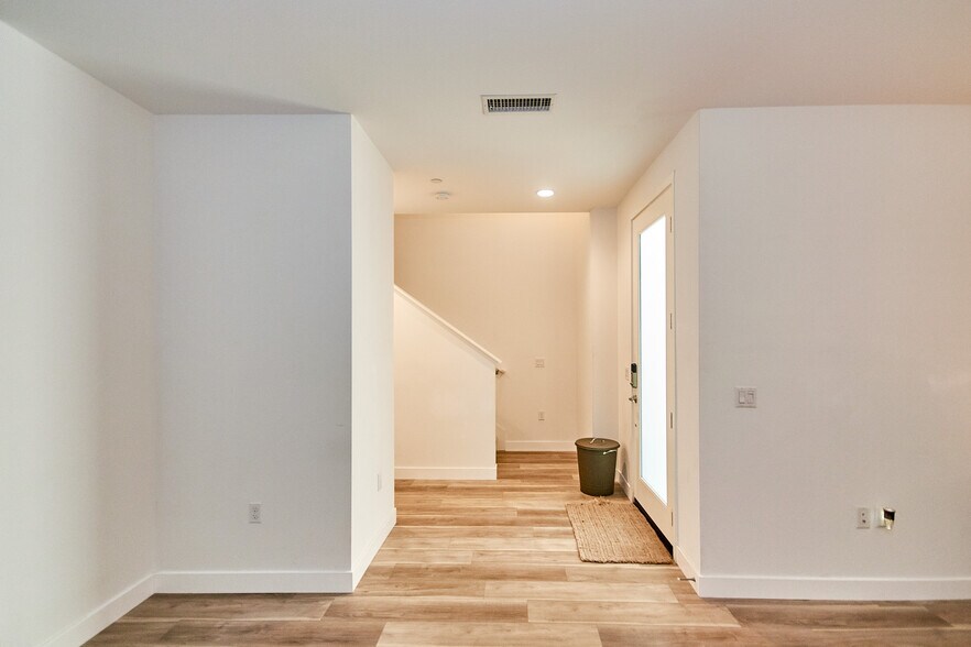 Building Photo - 9914 Artesia Blvd