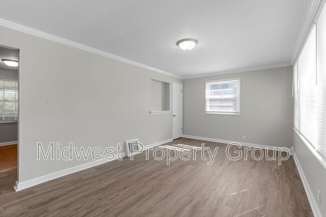 Building Photo - 662 Gleason Dr