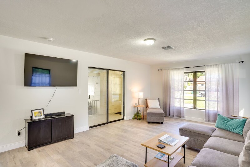 Building Photo - 916 Ave S SE