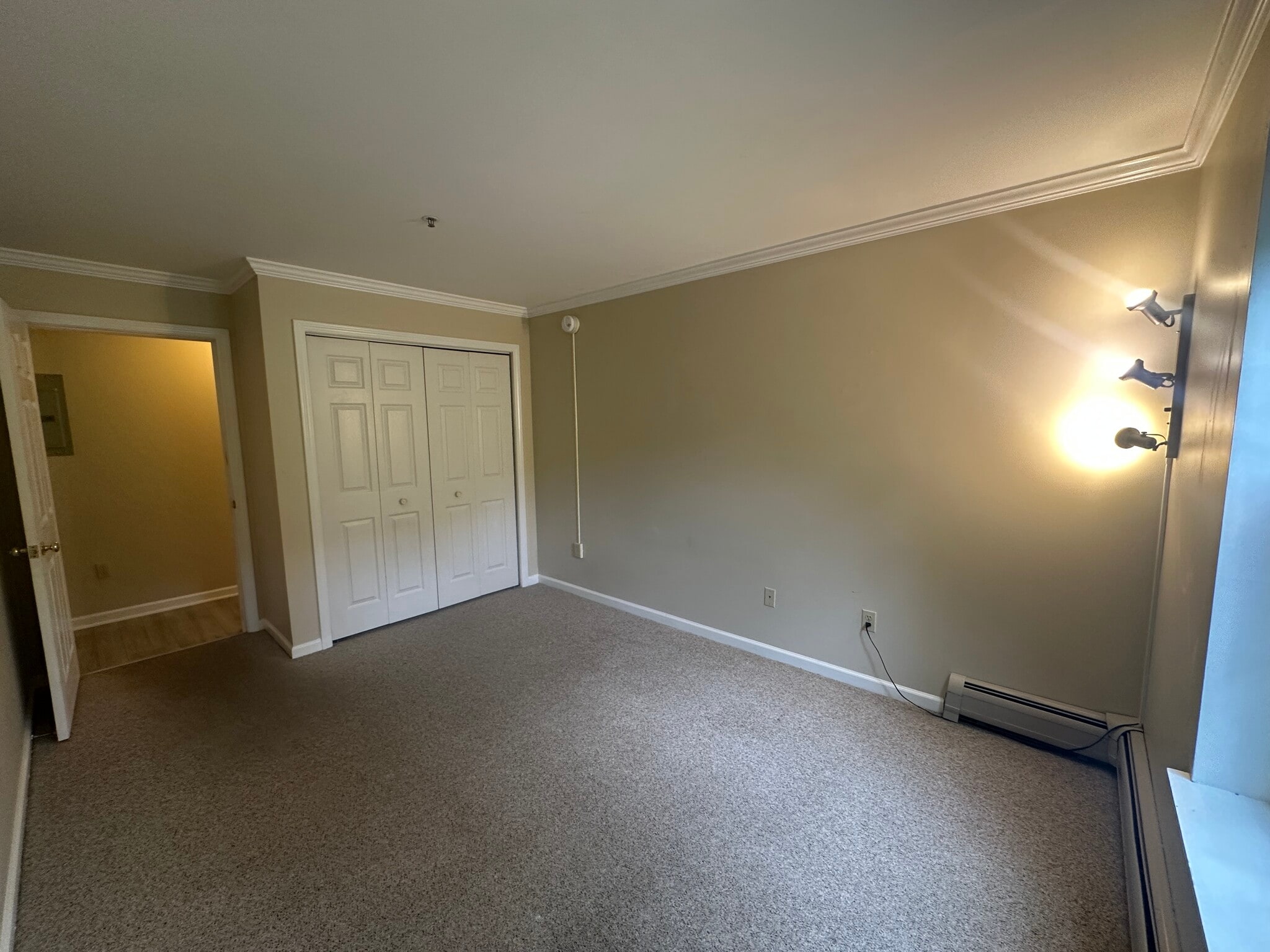 Bedroom 2 empty - 380 Hildred Dr