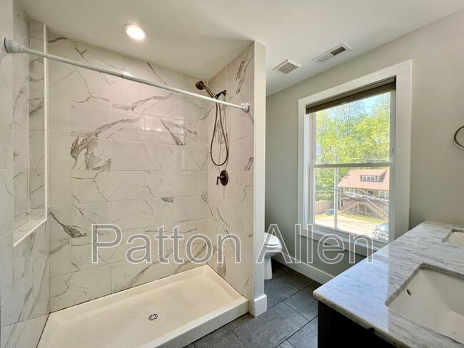 Building Photo - 308 London Rd