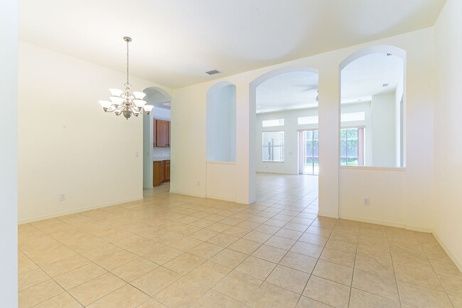 Building Photo - 4 Bed / 3 Bath Unfurnished Family Home wit...
