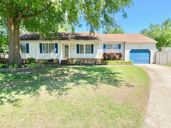 Building Photo - 802 Tiverton Pl