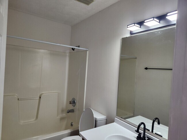 Building Photo - 108 Quail Ridge Cir