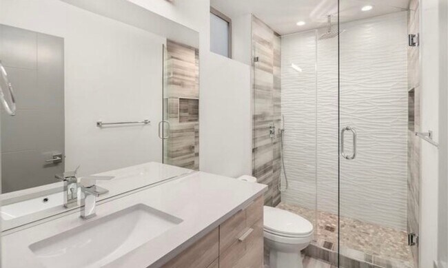 Building Photo - Sophisticated 3 Bedroom Townhome