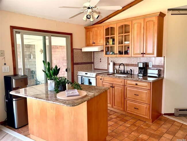 Building Photo - 155 Sound Ave