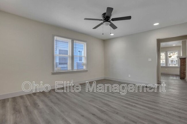 Building Photo - 807 E Deshler Ave