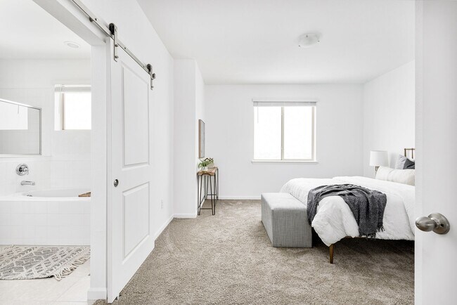 Building Photo - Spacious 3 Bedroom, 3 Bath Townhome located in Arapahoe County available for Summer Move In for t...