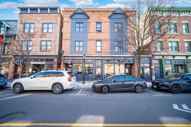Building Photo - 173 Main St