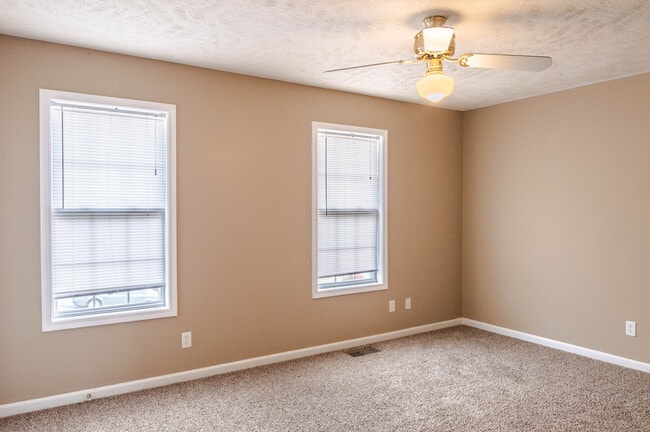 Building Photo - Pet Friendly Two Bedroom!