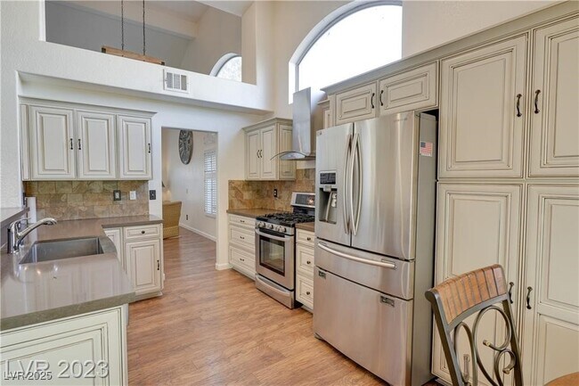 Building Photo - 8958 Sierra Palms Way