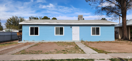 Building Photo - 1002 Blue Bonnet Dr