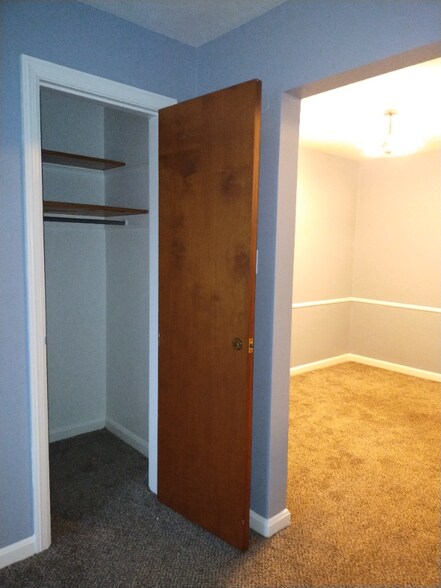 Building Photo - 3131 Mozart Ave