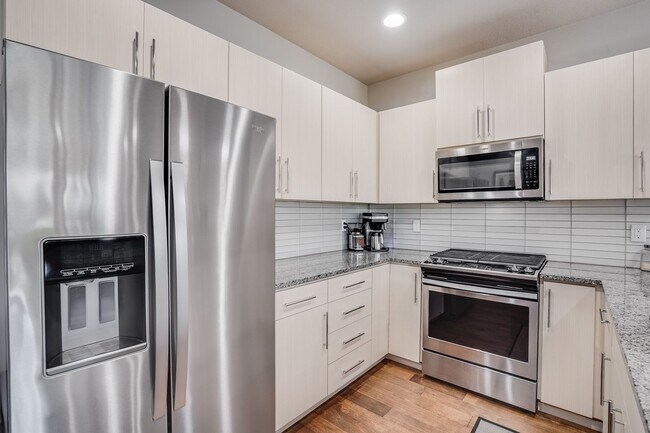 Building Photo - 14410 SW Aiken Ln
