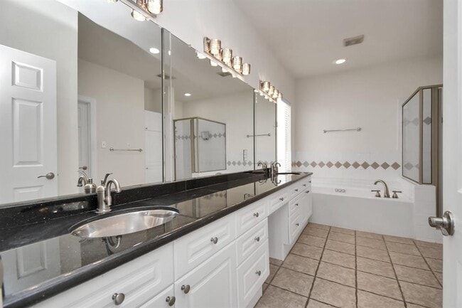 Building Photo - 803 Rosine St