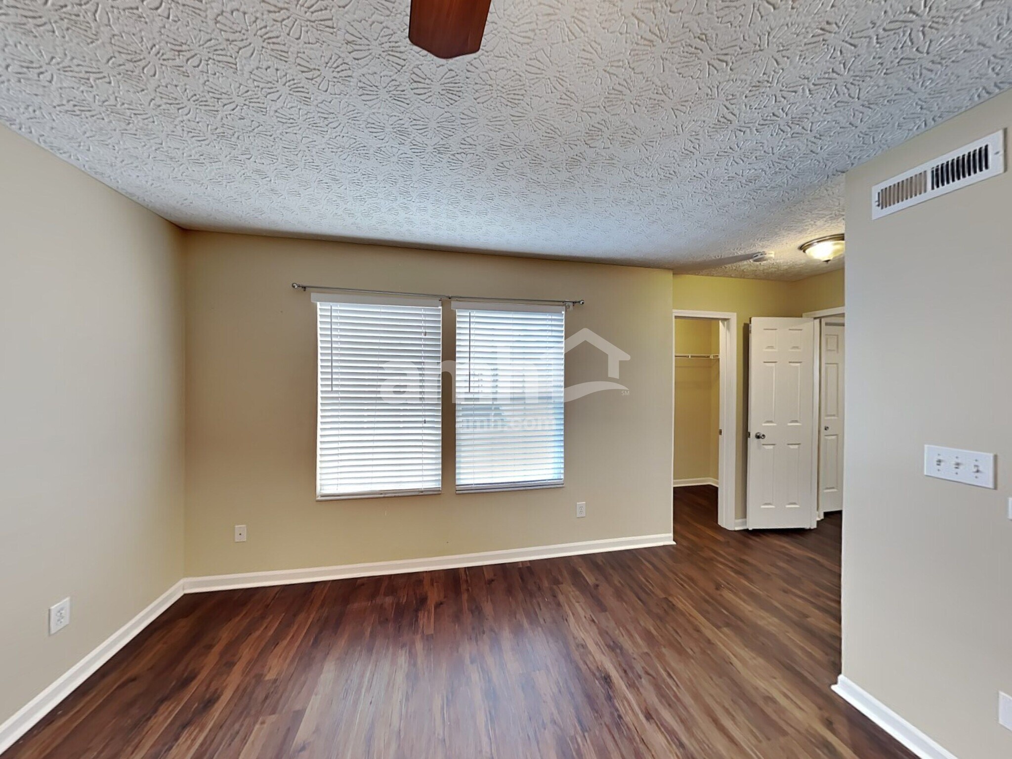 Building Photo - 2490 Delowe St