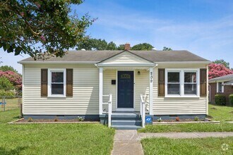 Building Photo - Updated ranch in Portsmouth!