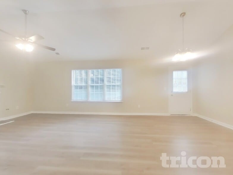 Building Photo - 3010 Lake Park Ct