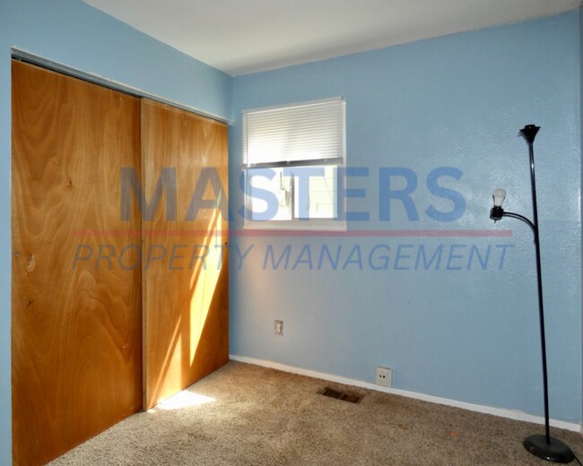 Building Photo - Spacious 4-Bedroom Home with 2 Full Baths & Detached Garage
