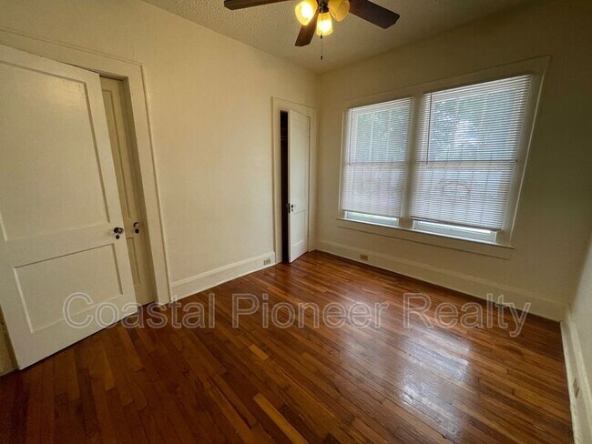 Building Photo - 4015 N Seminole Ave