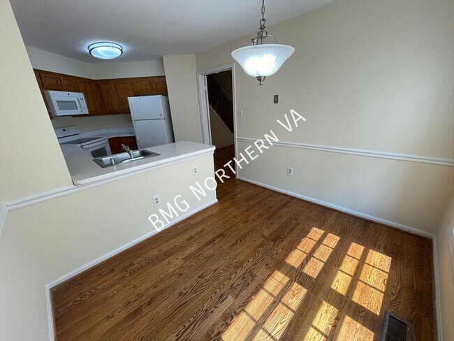 Building Photo - 2105 Kings Garden Way
