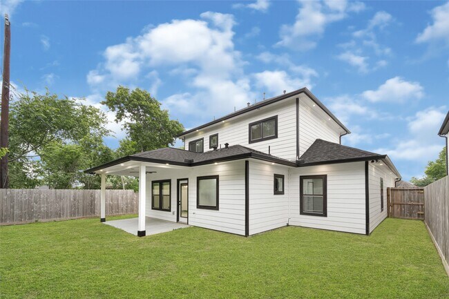 Building Photo - 13104 Donegal Way
