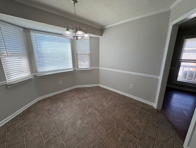 Building Photo - 3909 Almon Dr