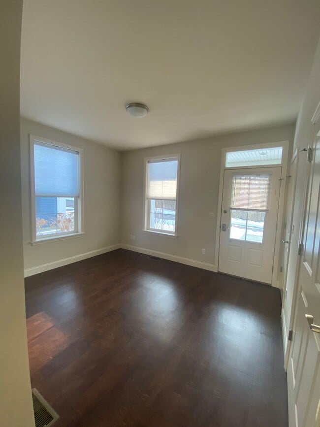 Building Photo - 243 Bayberry Cir
