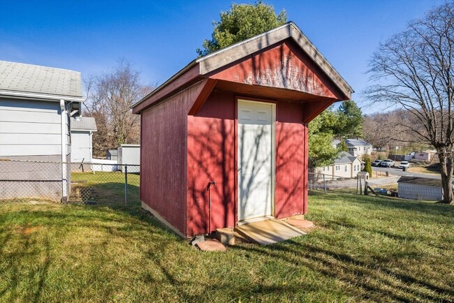 Building Photo - 1807 Orchard Ln