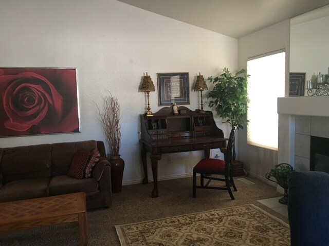 Building Photo - 1807 Desert Dawn Dr