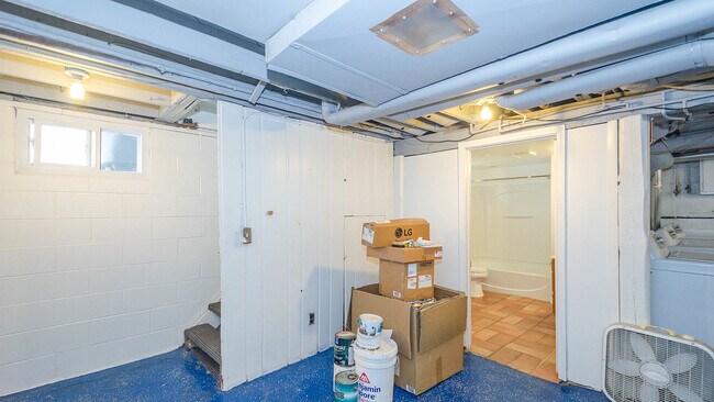 Building Photo - 1441 S State St