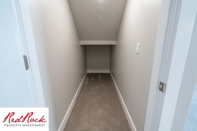 Building Photo - 3 Bedroom Hurricane Townhome With Scenic Views