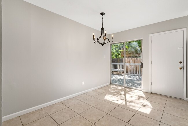 Building Photo - 81 S Wavy Oak Cir
