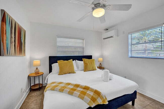 Building Photo - 335 Desoto St