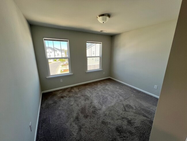 Building Photo - 575 McLernon Trce